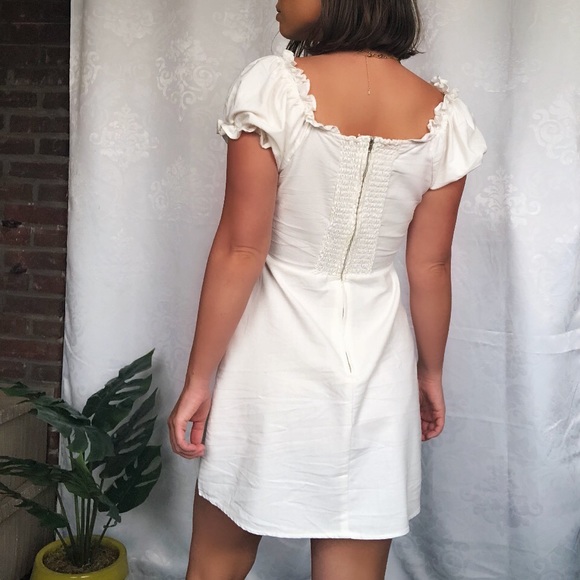 Last✨🆕Dulce White Tie Front Puff Sleeve Dress - Picture 3 of 7